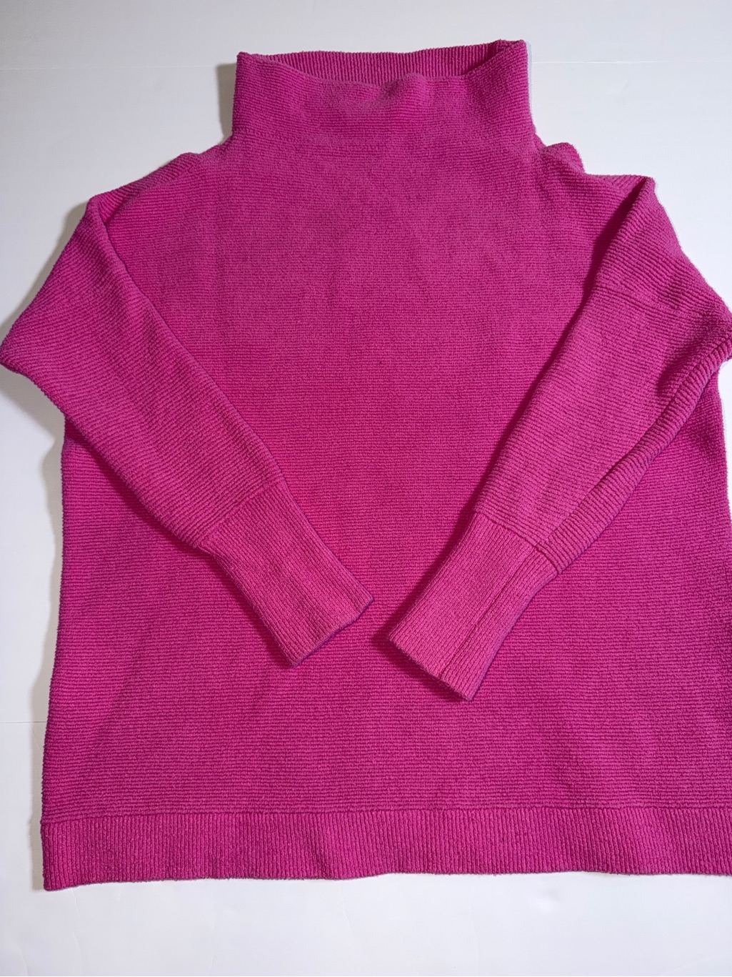Free People Women’s Fuchsia Turtleneck Sweater Size Small